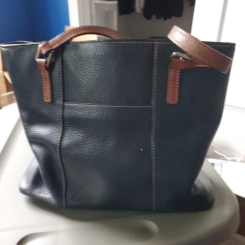 Dooney and Bourke navy blue pebbled leather shoulder bag - Picture 5 of 6
